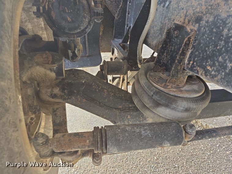 image for item NV9833 1995 Ford L8000 dump truck