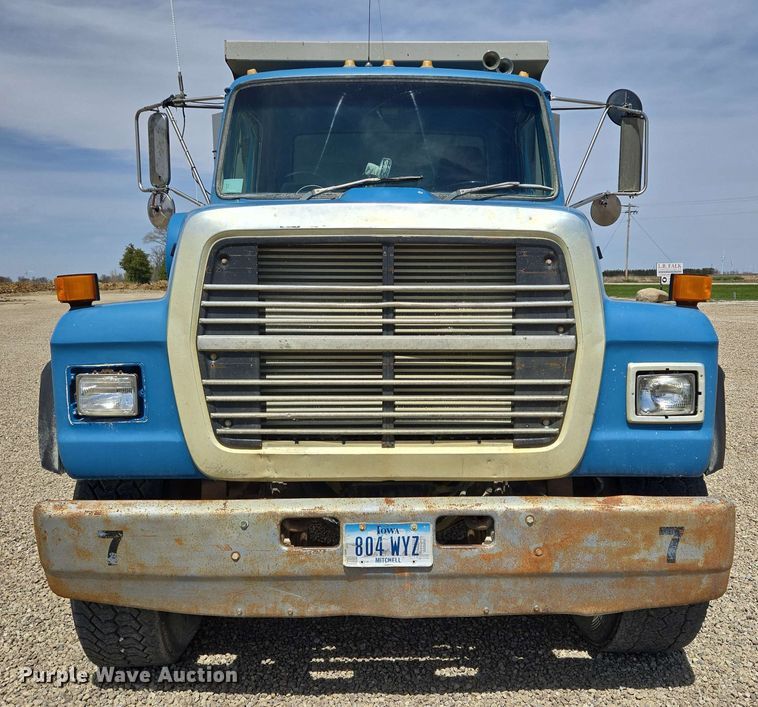 image for item NV9835 1991 Ford L9000 dump truck