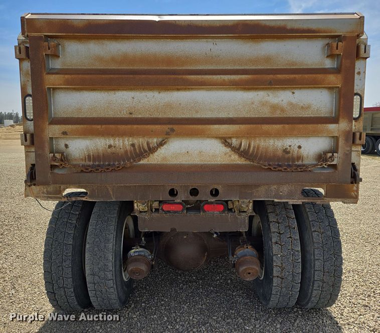 image for item NV9835 1991 Ford L9000 dump truck
