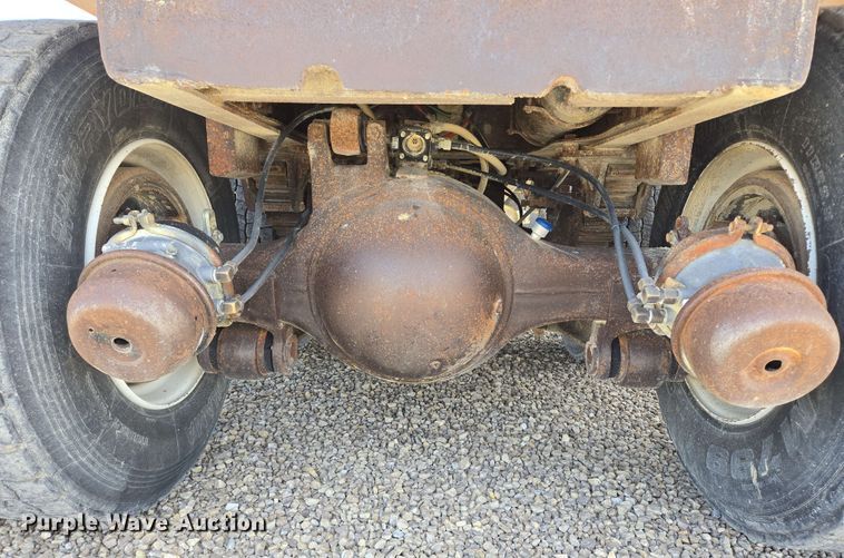 image for item NV9835 1991 Ford L9000 dump truck