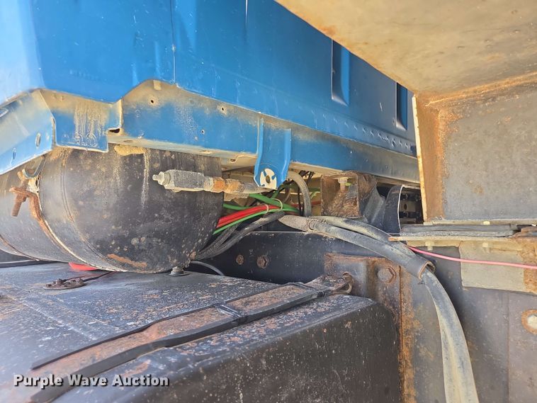 image for item NV9835 1991 Ford L9000 dump truck