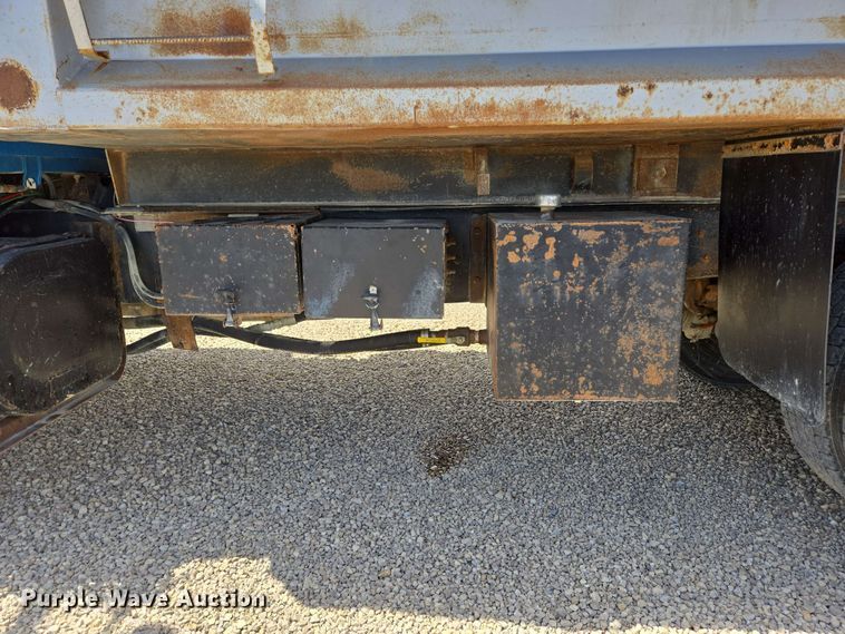 image for item NV9835 1991 Ford L9000 dump truck