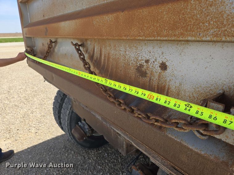 image for item NV9835 1991 Ford L9000 dump truck