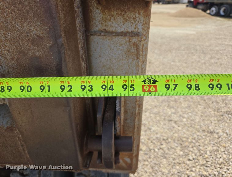 image for item NV9835 1991 Ford L9000 dump truck