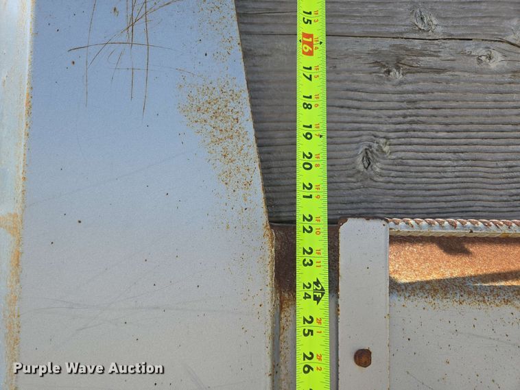 image for item NV9835 1991 Ford L9000 dump truck