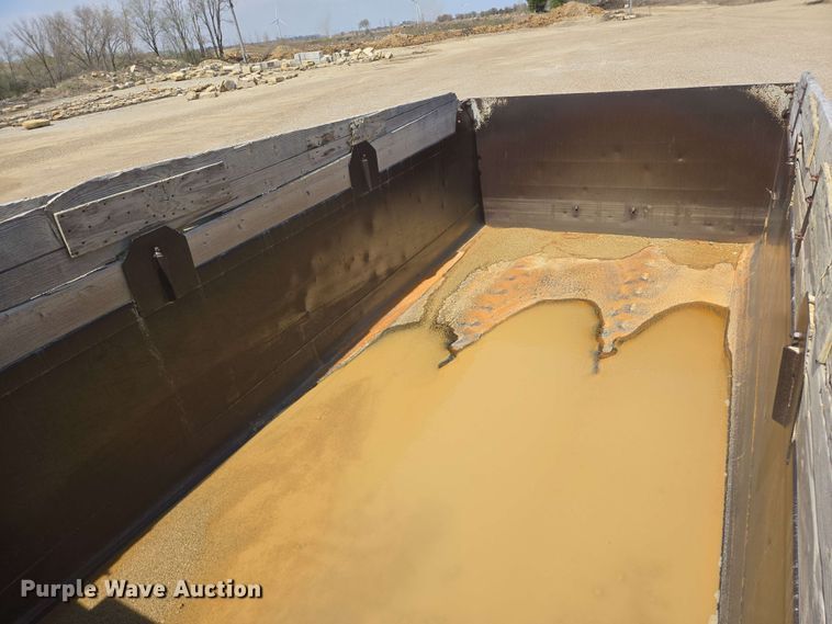 image for item NV9835 1991 Ford L9000 dump truck