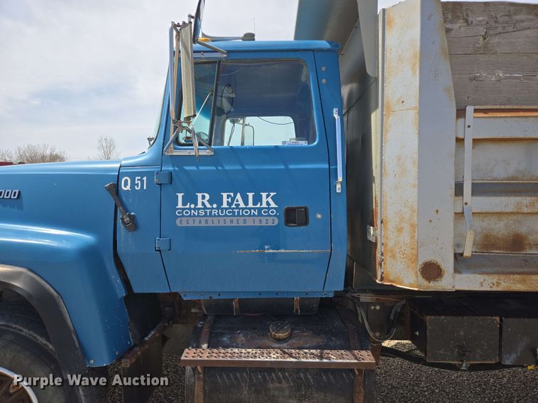 image for item NV9835 1991 Ford L9000 dump truck