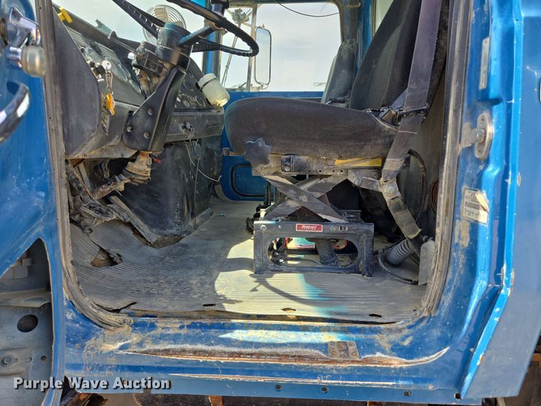 image for item NV9835 1991 Ford L9000 dump truck