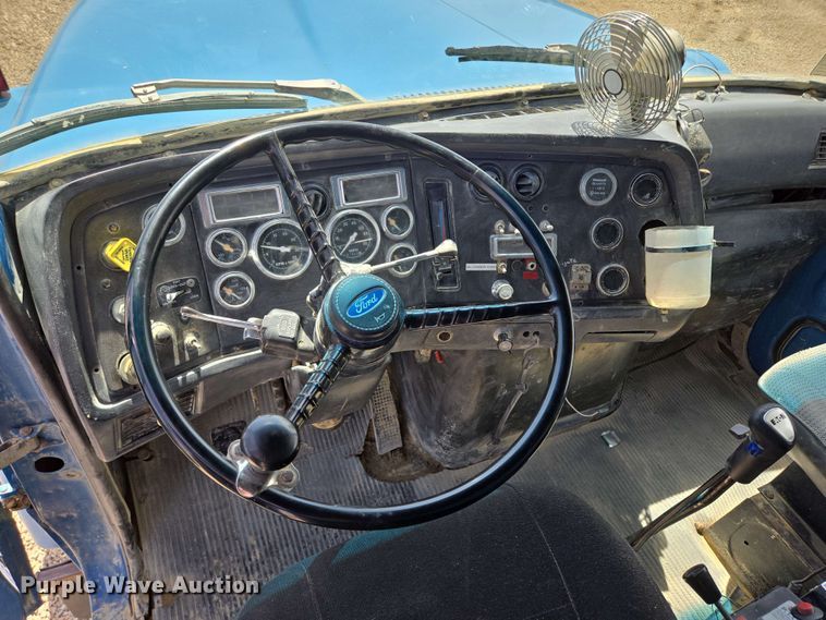 image for item NV9835 1991 Ford L9000 dump truck