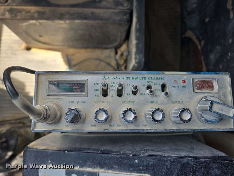 image for item NV9835 1991 Ford L9000 dump truck