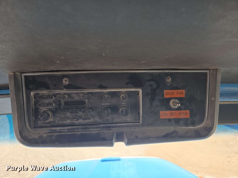 image for item NV9835 1991 Ford L9000 dump truck