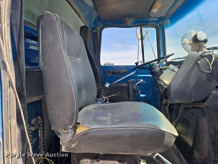 image for item NV9835 1991 Ford L9000 dump truck