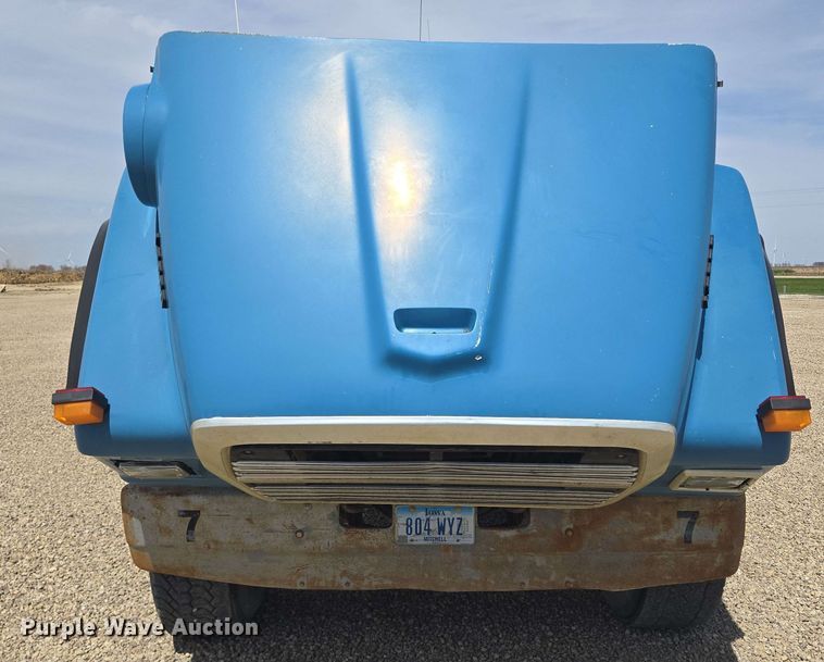 image for item NV9835 1991 Ford L9000 dump truck