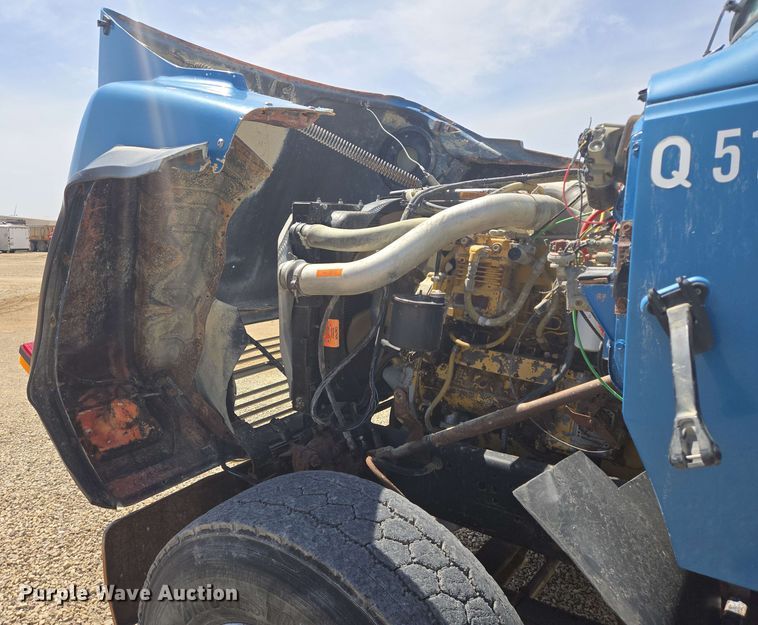 image for item NV9835 1991 Ford L9000 dump truck