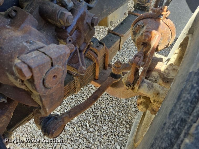 image for item NV9835 1991 Ford L9000 dump truck