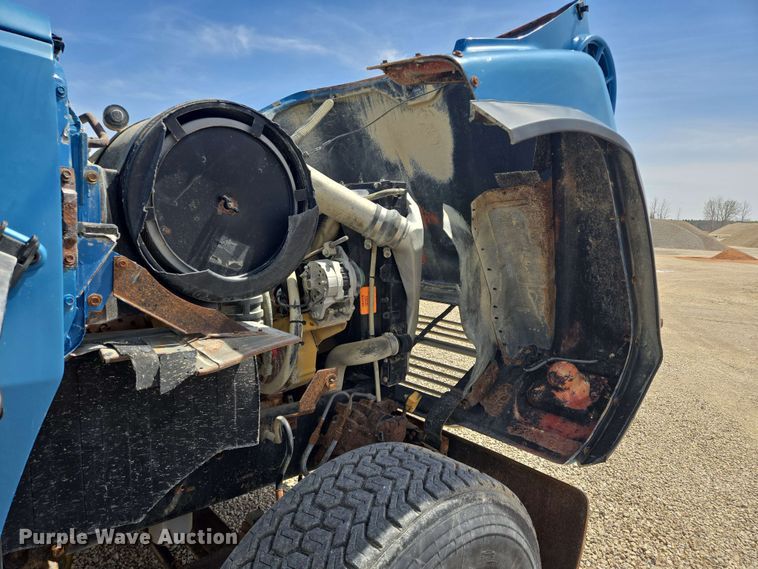 image for item NV9835 1991 Ford L9000 dump truck