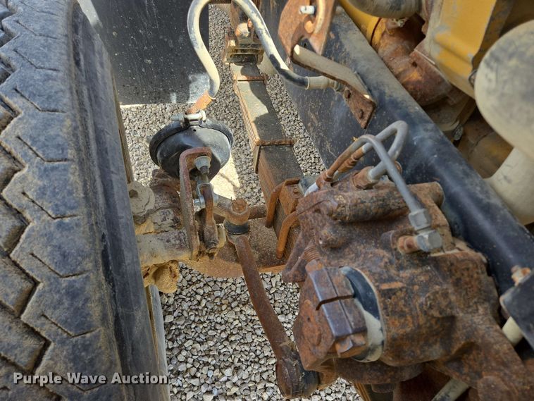 image for item NV9835 1991 Ford L9000 dump truck