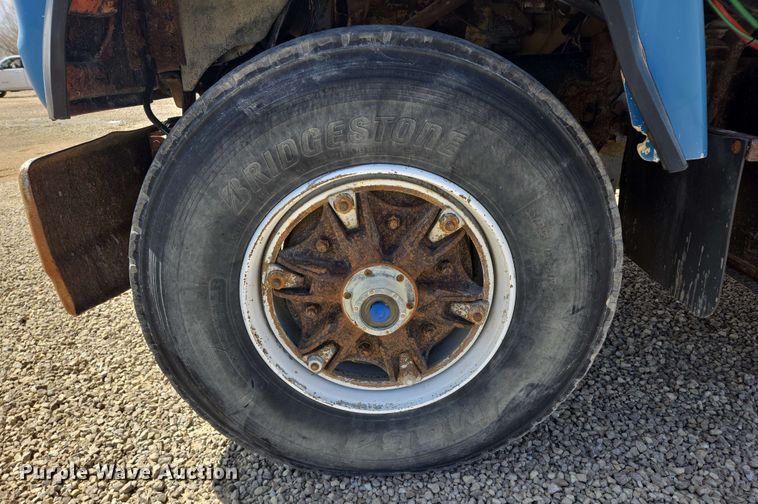 image for item NV9835 1991 Ford L9000 dump truck