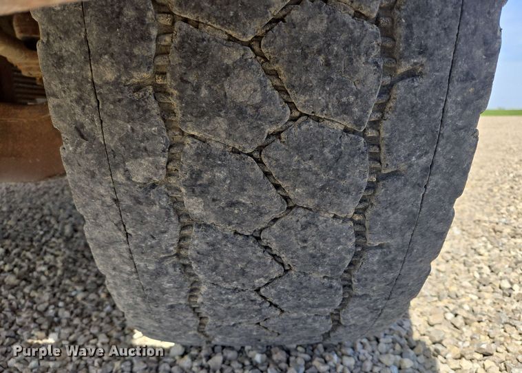 image for item NV9835 1991 Ford L9000 dump truck