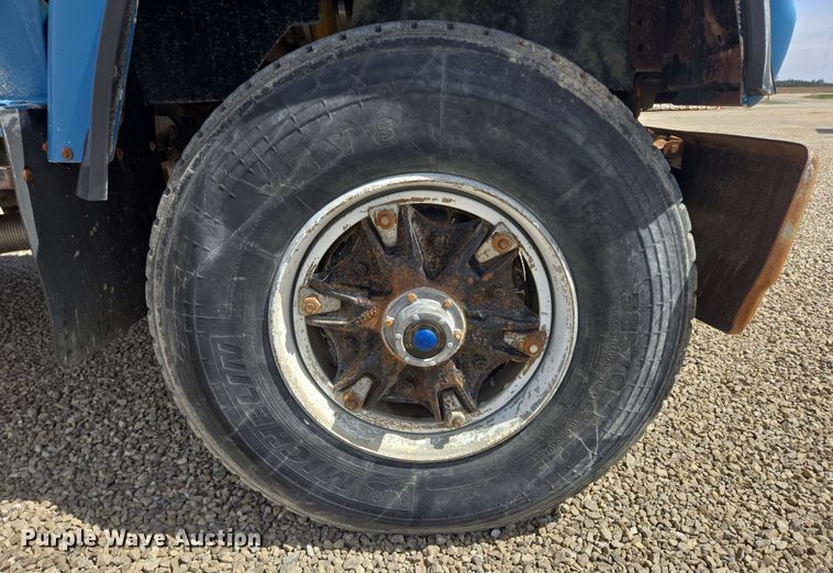 image for item NV9835 1991 Ford L9000 dump truck