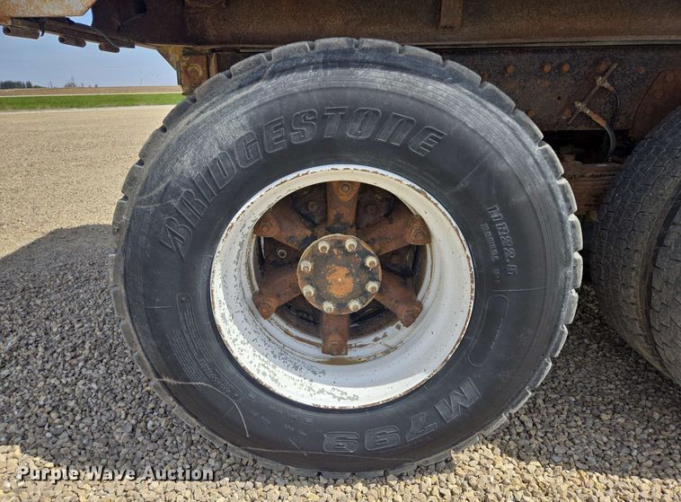 image for item NV9835 1991 Ford L9000 dump truck