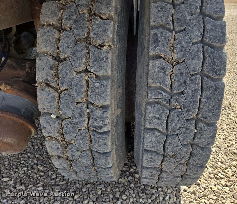 image for item NV9835 1991 Ford L9000 dump truck