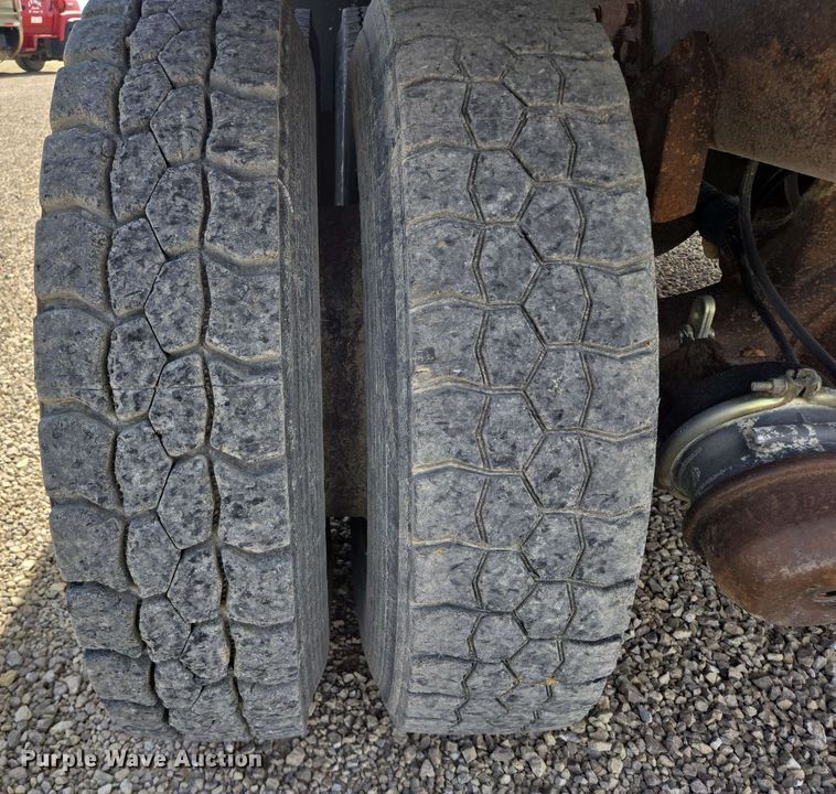 image for item NV9835 1991 Ford L9000 dump truck