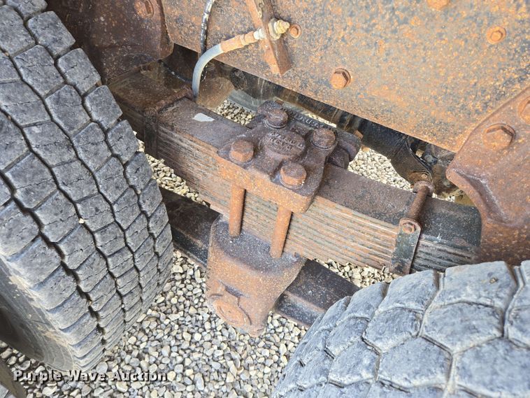 image for item NV9835 1991 Ford L9000 dump truck