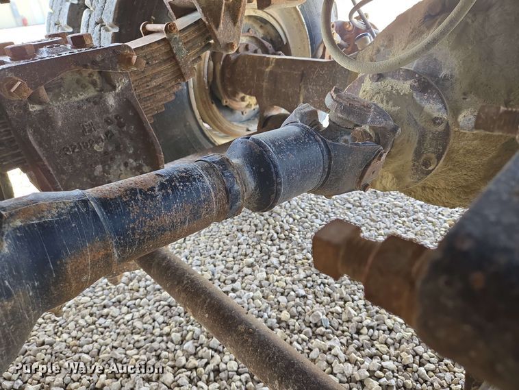 image for item NV9835 1991 Ford L9000 dump truck