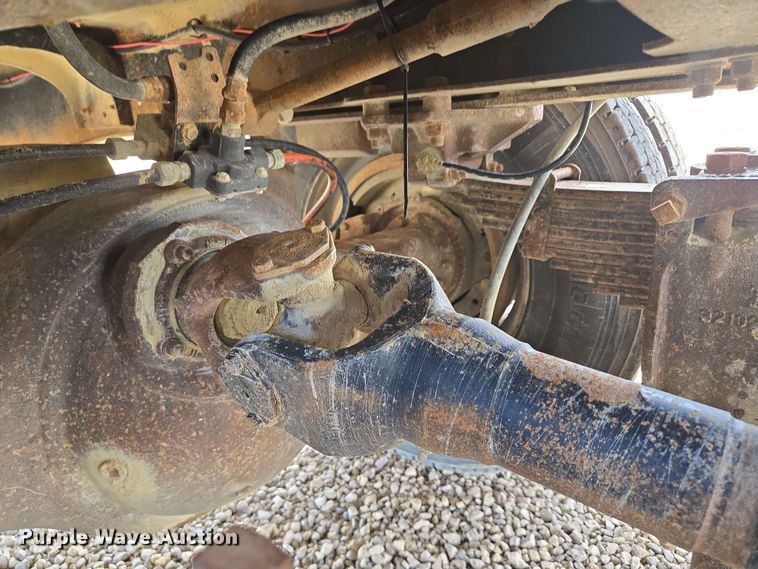 image for item NV9835 1991 Ford L9000 dump truck