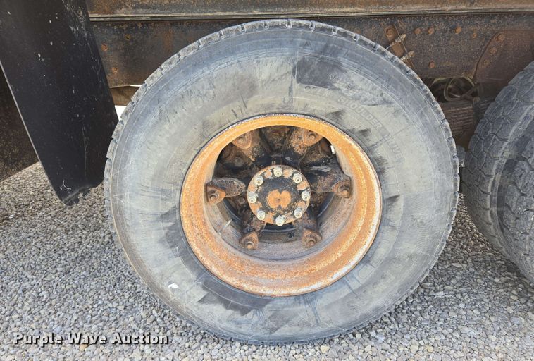 image for item NV9835 1991 Ford L9000 dump truck