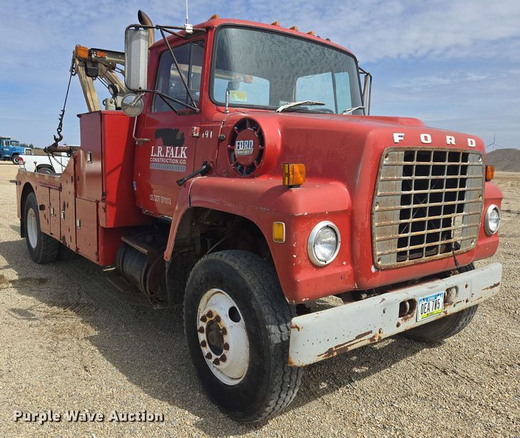 image for item NV9836 1974 Ford LN900 tow truck