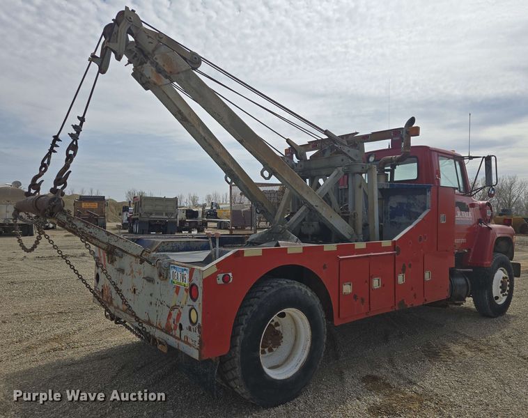 image for item NV9836 1974 Ford LN900 tow truck
