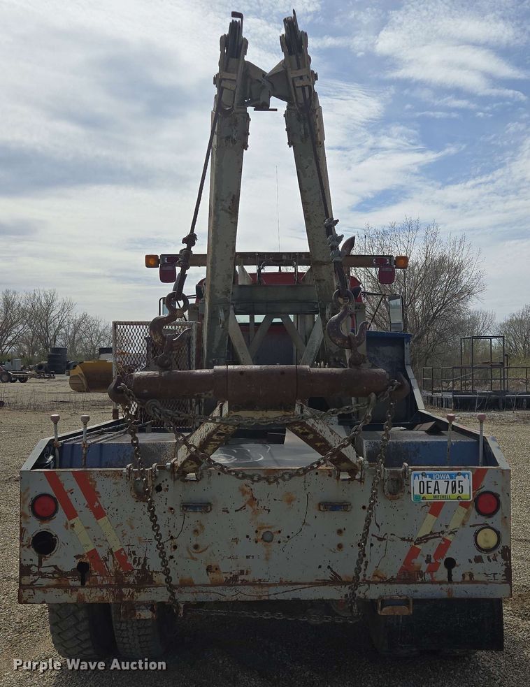 image for item NV9836 1974 Ford LN900 tow truck