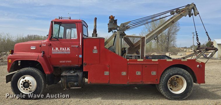 image for item NV9836 1974 Ford LN900 tow truck