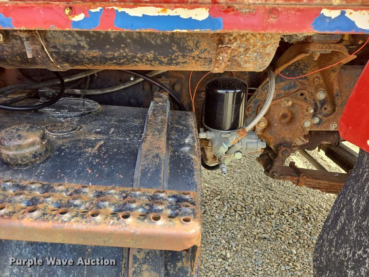 image for item NV9836 1974 Ford LN900 tow truck