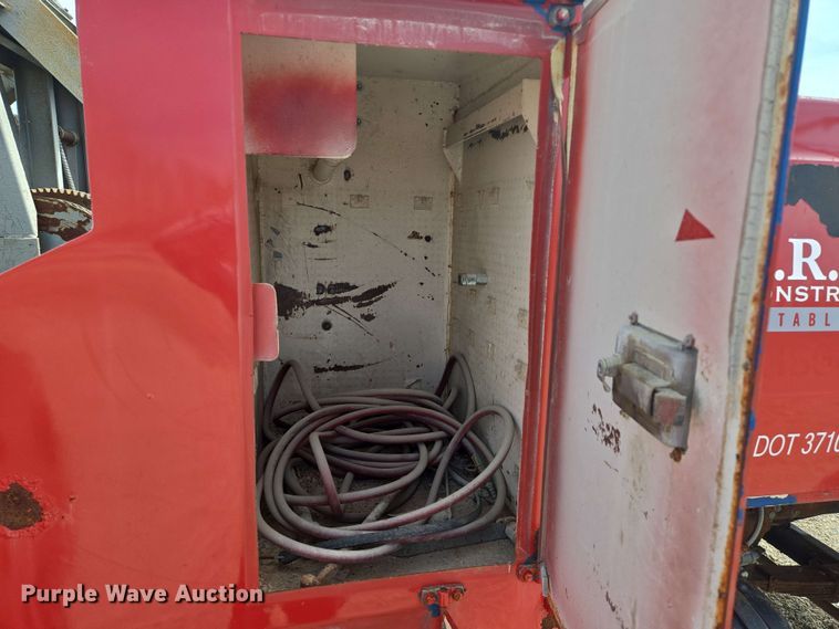 image for item NV9836 1974 Ford LN900 tow truck