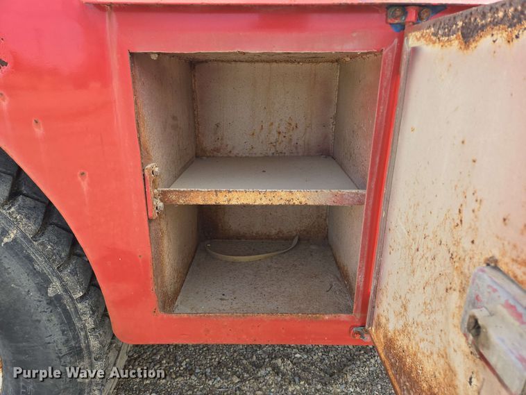 image for item NV9836 1974 Ford LN900 tow truck