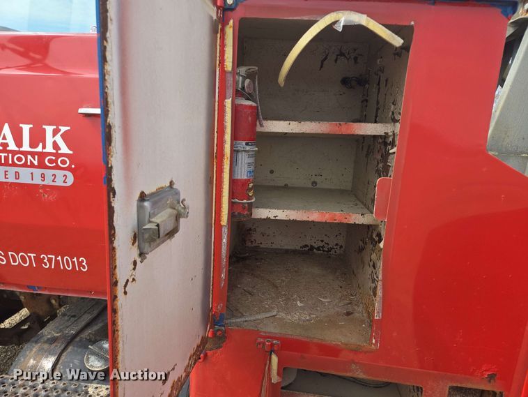 image for item NV9836 1974 Ford LN900 tow truck