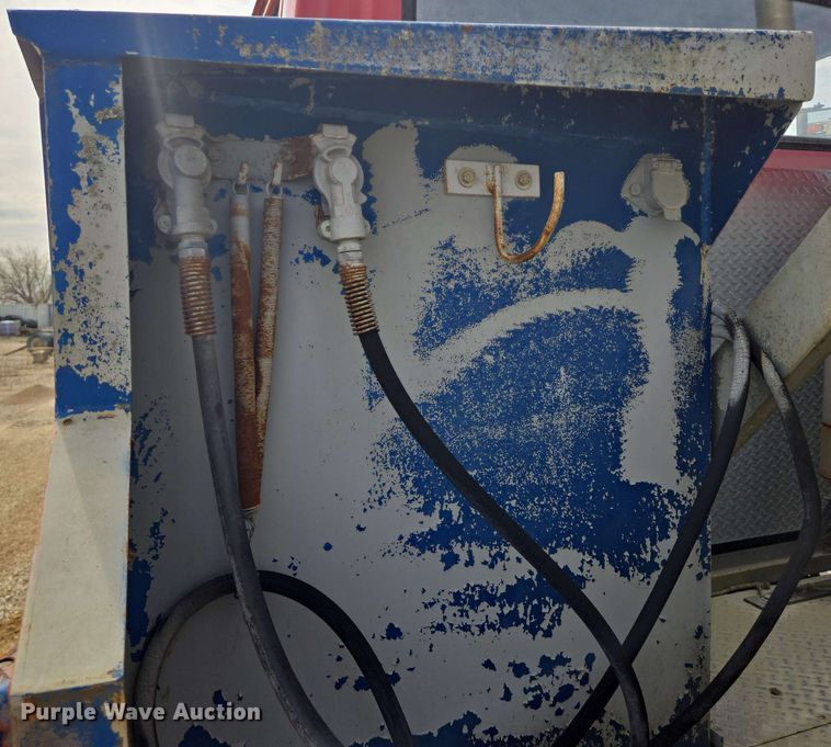 image for item NV9836 1974 Ford LN900 tow truck