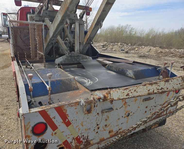 image for item NV9836 1974 Ford LN900 tow truck