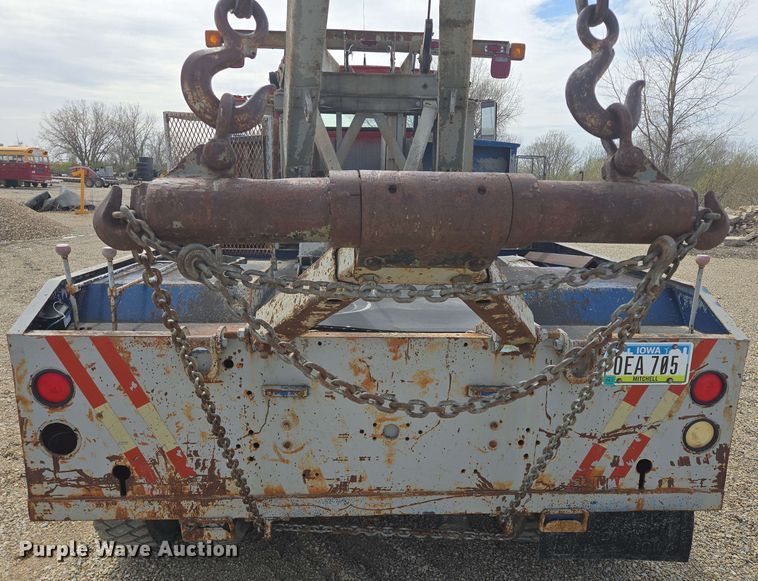 image for item NV9836 1974 Ford LN900 tow truck