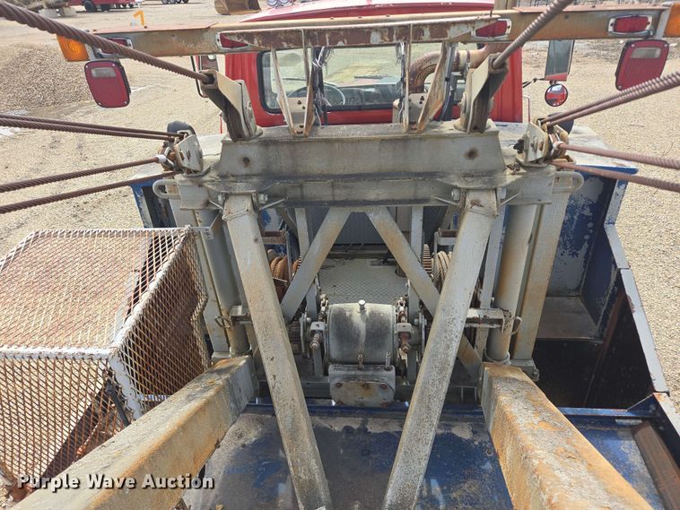 image for item NV9836 1974 Ford LN900 tow truck