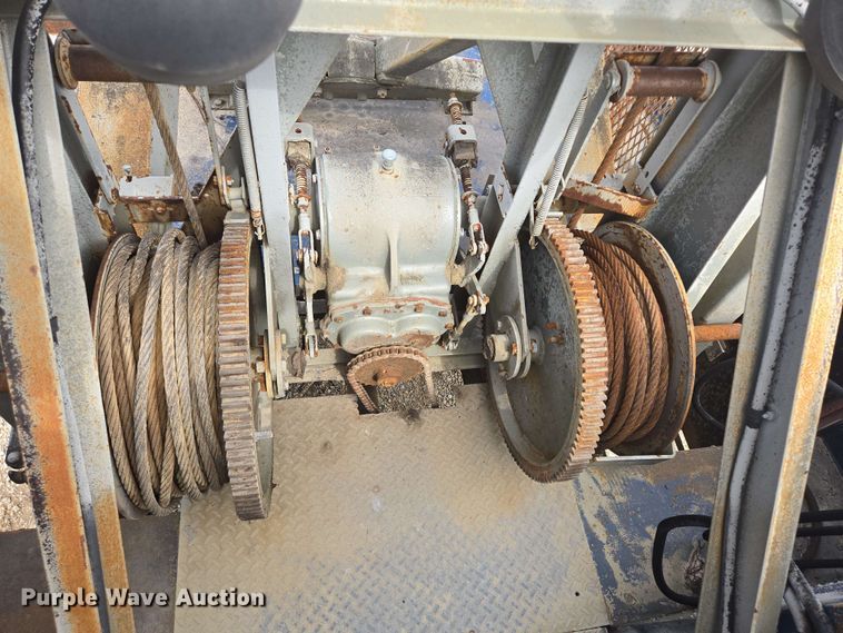 image for item NV9836 1974 Ford LN900 tow truck