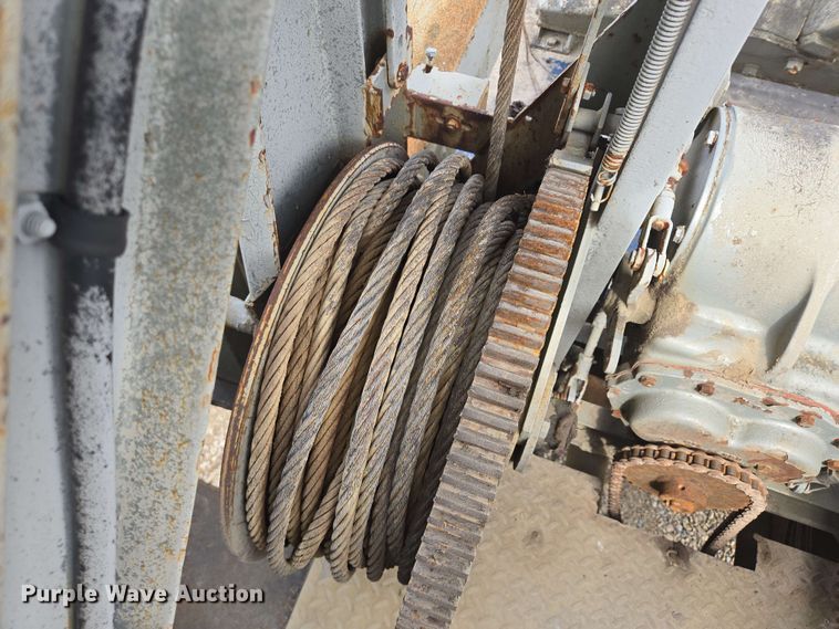 image for item NV9836 1974 Ford LN900 tow truck