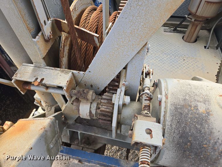 image for item NV9836 1974 Ford LN900 tow truck