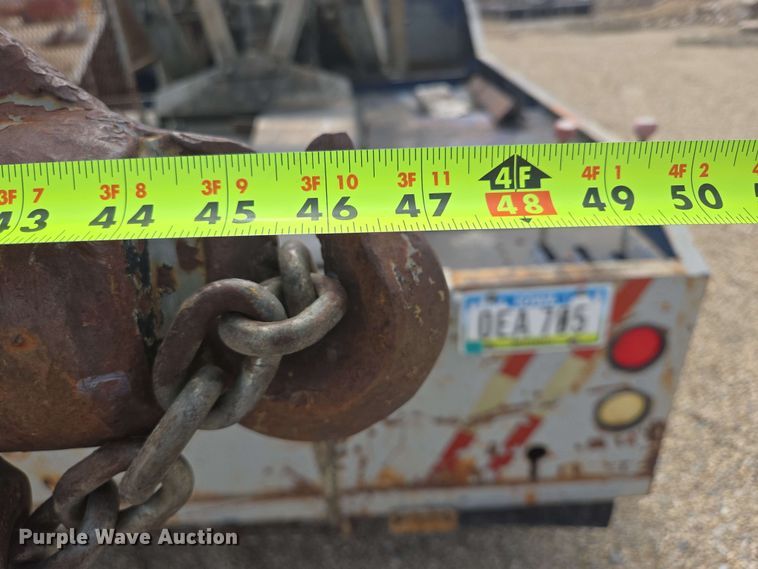 image for item NV9836 1974 Ford LN900 tow truck