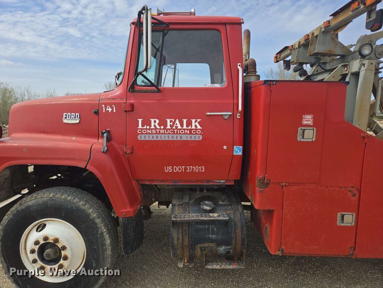 image for item NV9836 1974 Ford LN900 tow truck