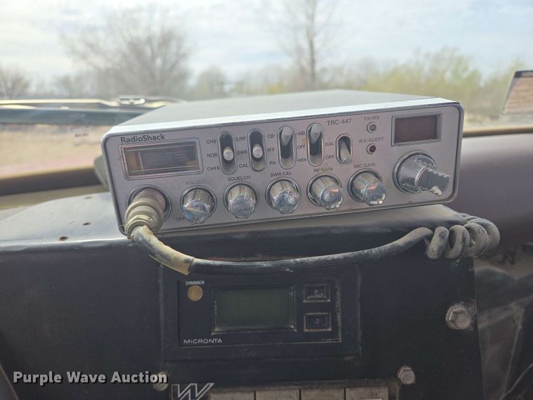 image for item NV9836 1974 Ford LN900 tow truck