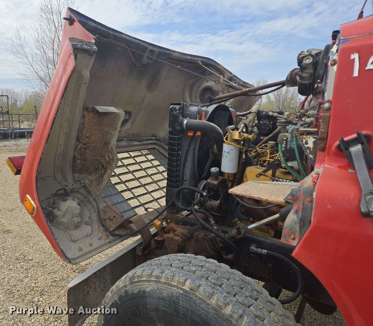 image for item NV9836 1974 Ford LN900 tow truck